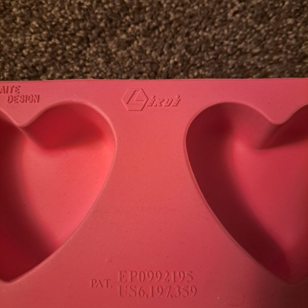 Lékué Pink Heart Shaped Silicone heart baking mold. - Picture 9 of 9